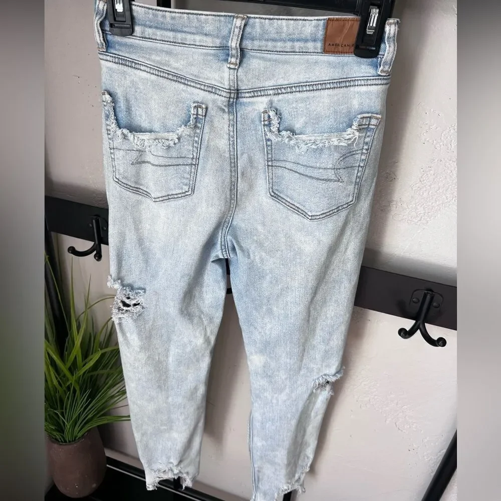 American Eagle high waist Destroyed Mom Jeans Light Wash Size 0